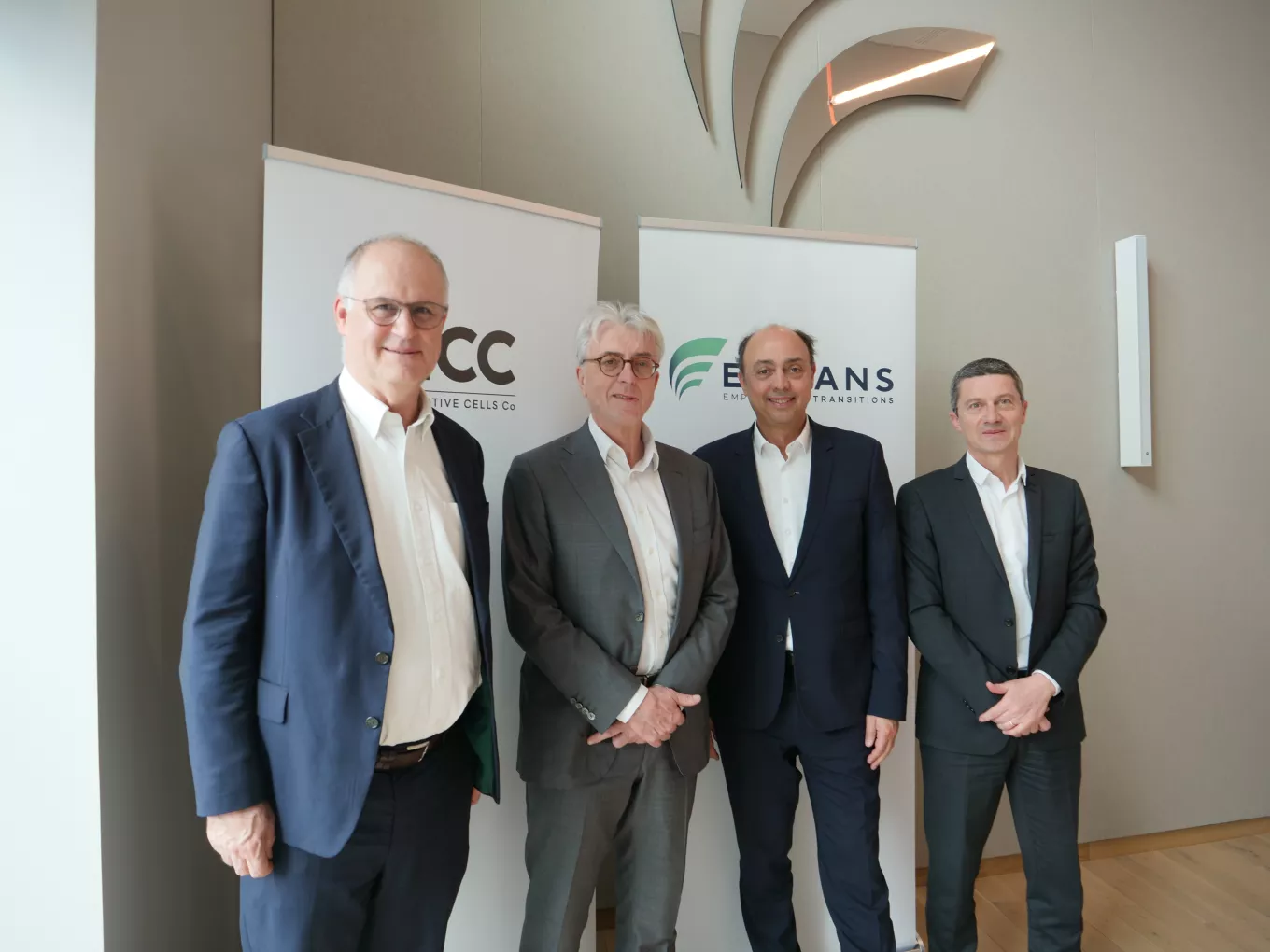 Photo de groupe signature du contrat ACC