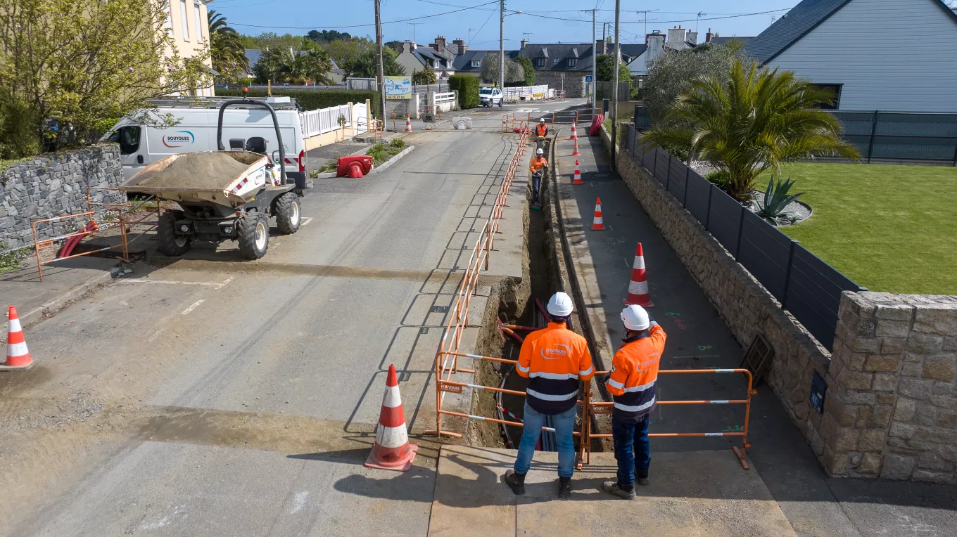 2 collaborateurs equans sur un chantier 