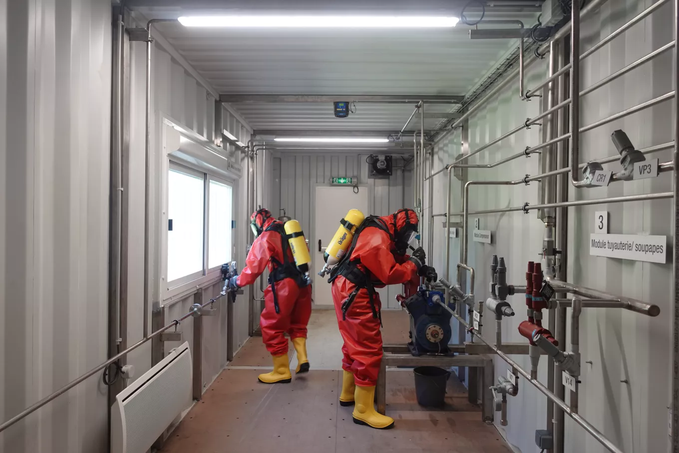 hommes en formation froid