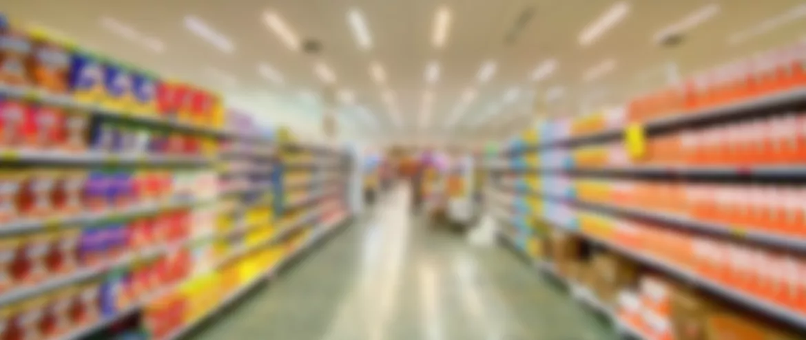 rayons de magasin floutés