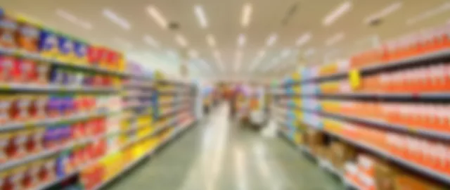 rayons de magasin floutés