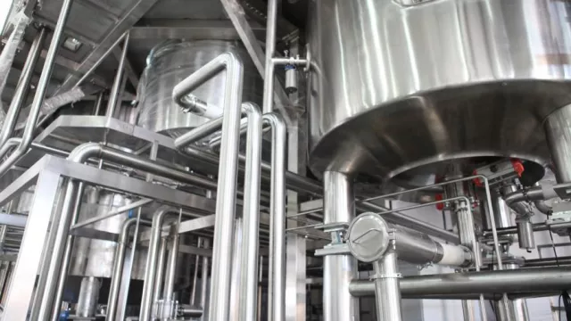 industrie : tuyaux et cuves