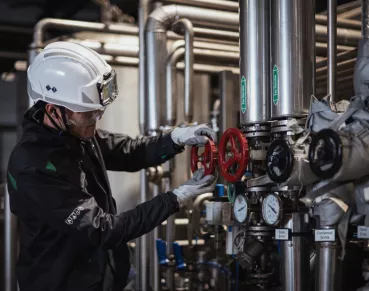 collaborateurs equans travaillant dans les solutions bas carbone