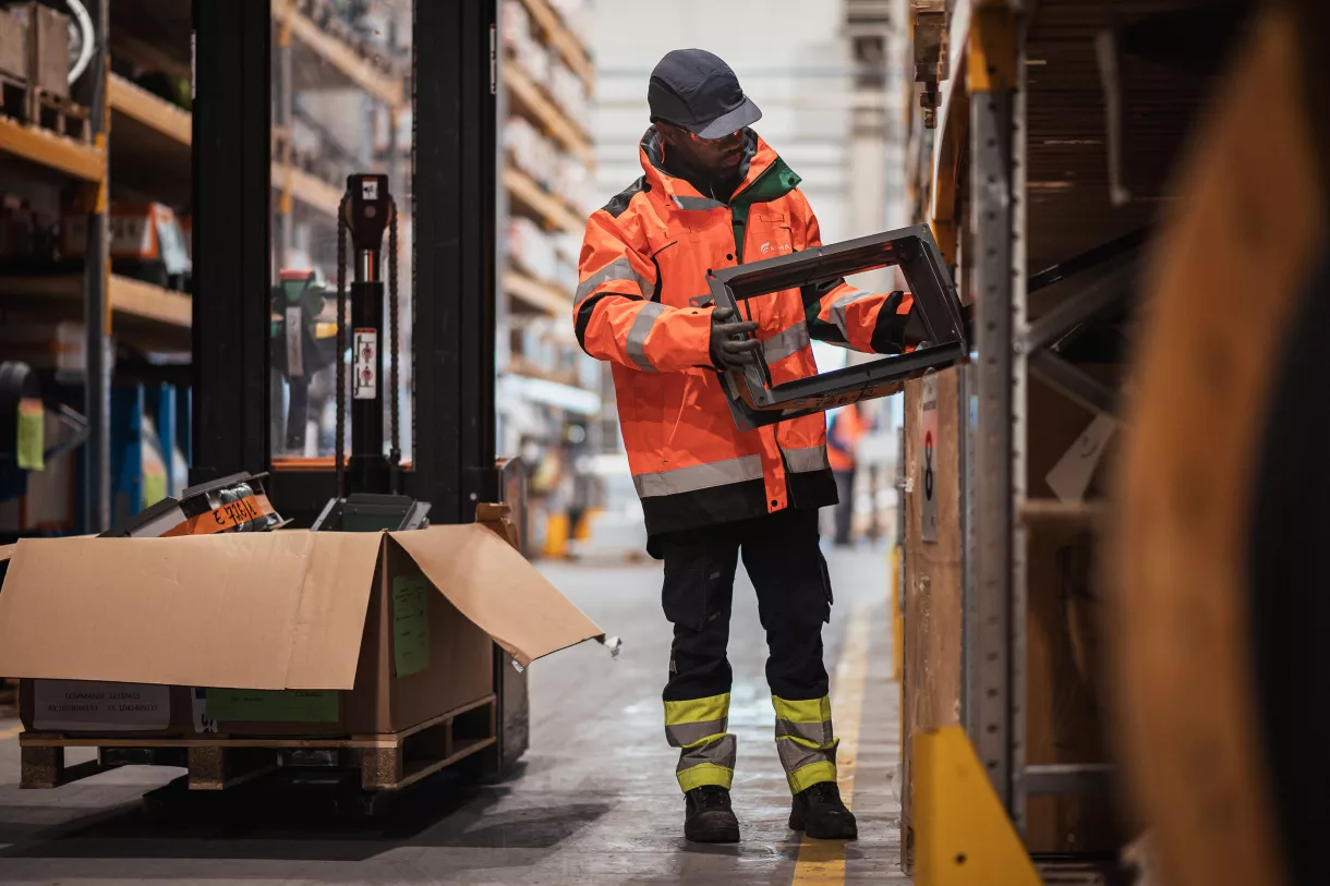 collaborateurs equans dans une usine 